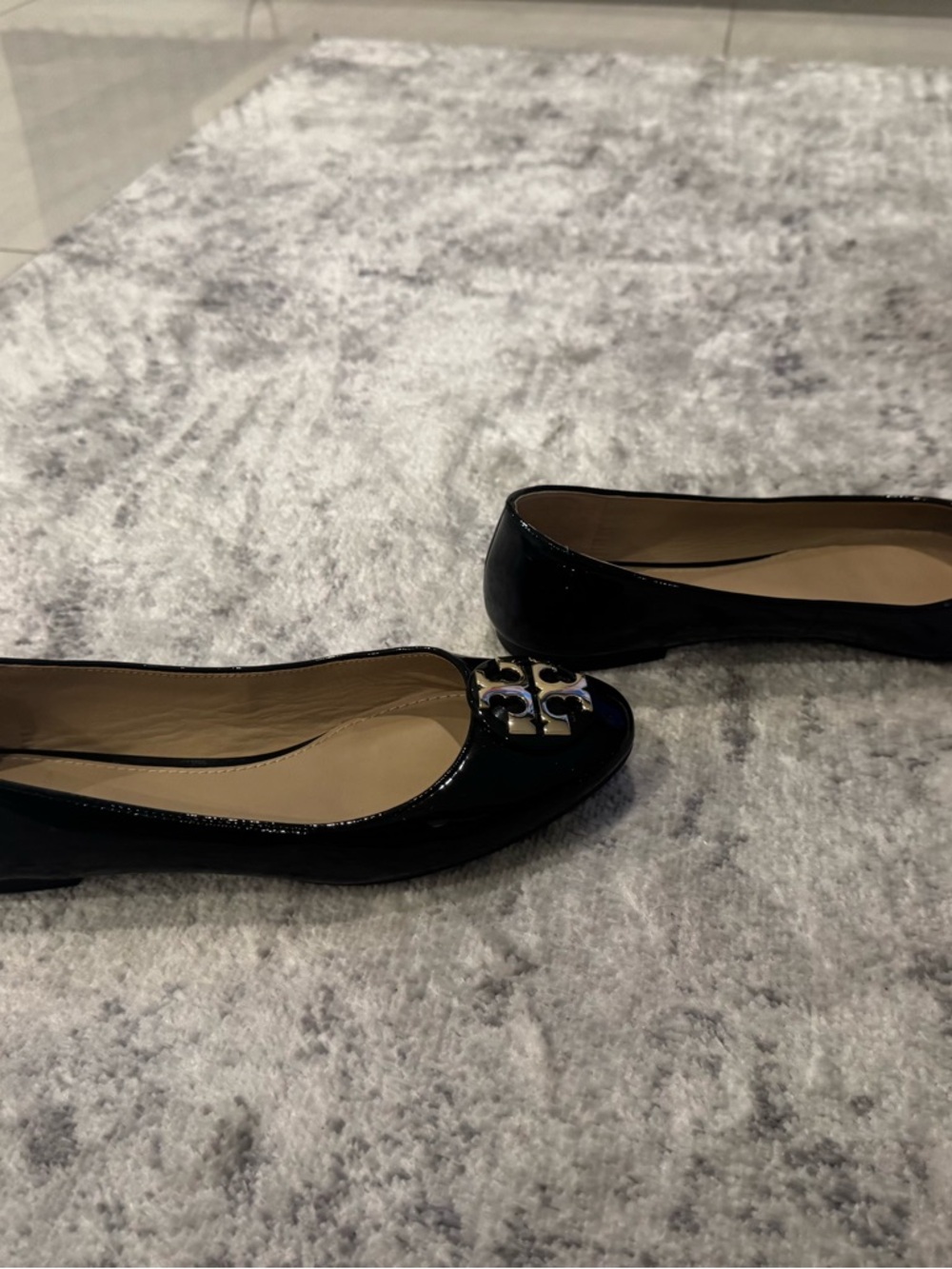 Tory Burch Black Patent Leather Logo Ballet Flats with Gold Emblem - Picture 8 of 8